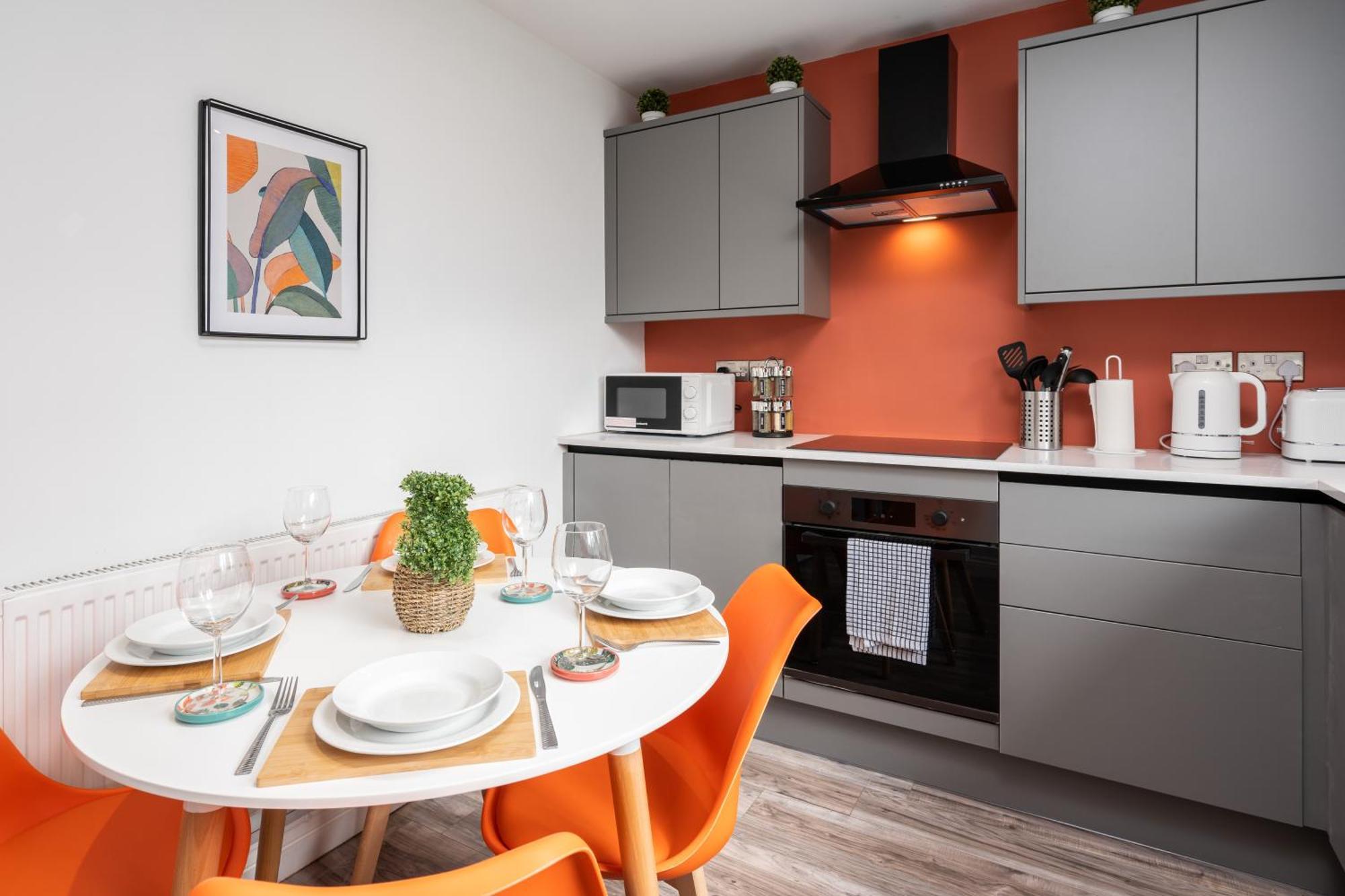Shawe House - 10 Minute Mcr Airport - Free Parking Villa Wythenshawe Room photo